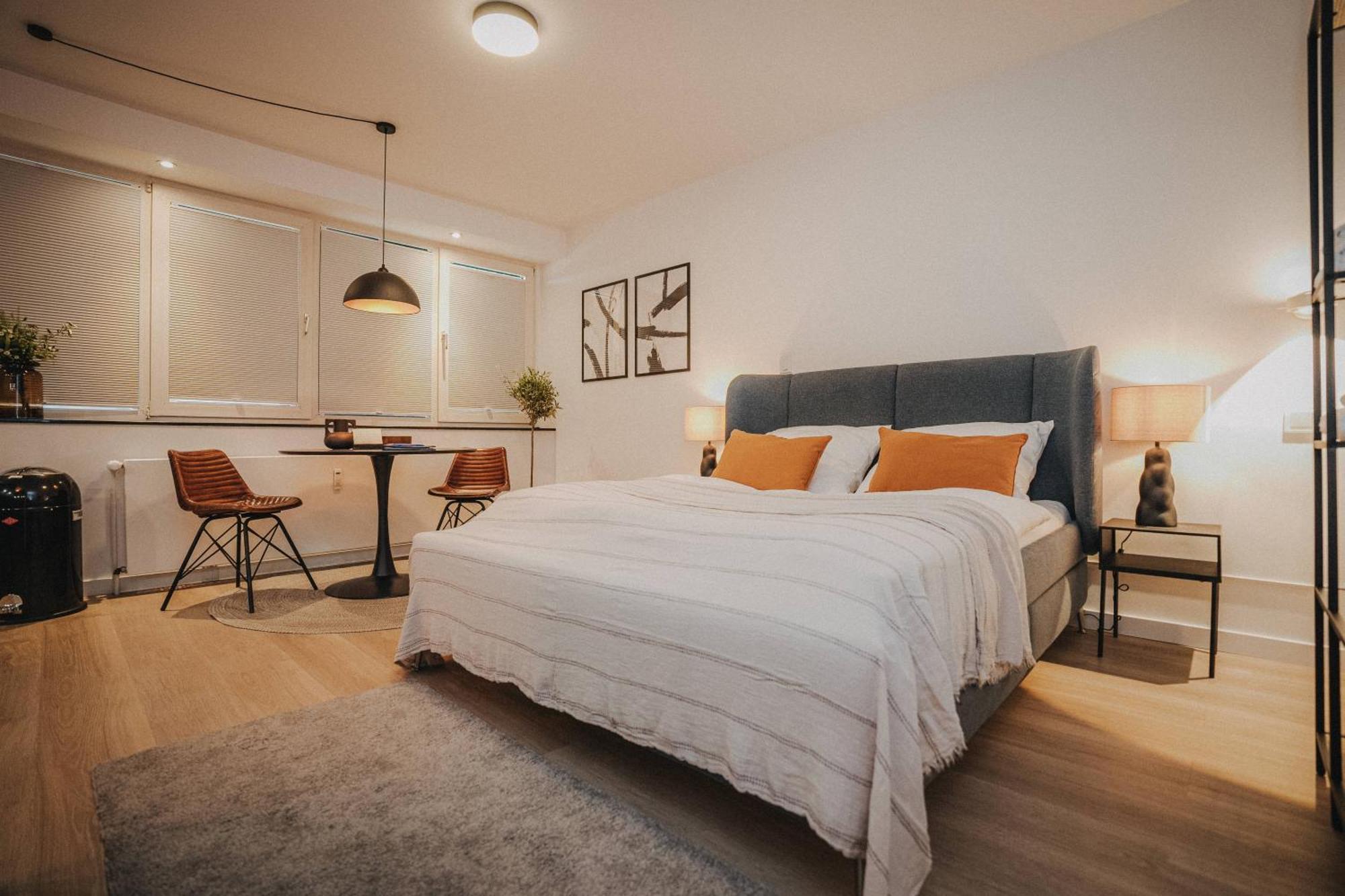 Downtown Apartment Mit Luxusbad Am Hafen Nur 5 Minuten Zu Fuss In Die Innenstadt Und Zum Bahnhof! Oldenburg Exterior foto